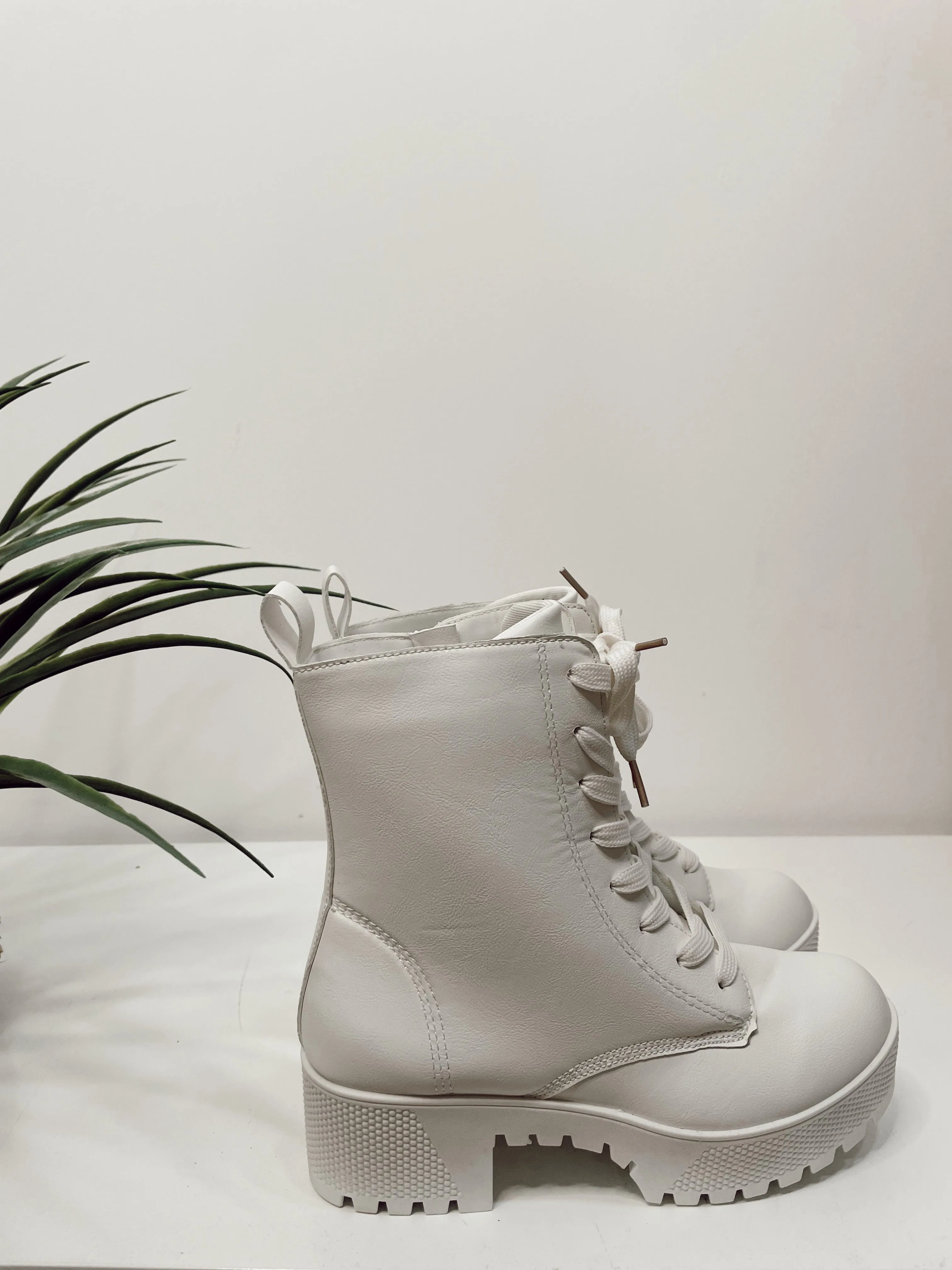 Combat boots blancos